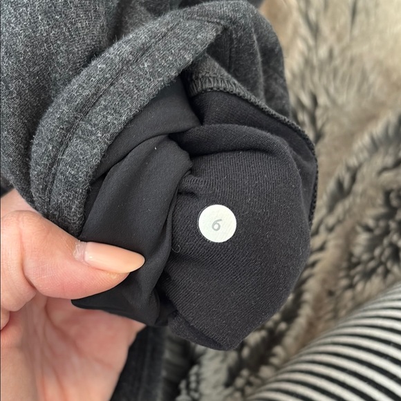 Lululemon cropped mock neck Sweatshirt - Picture 4 of 4